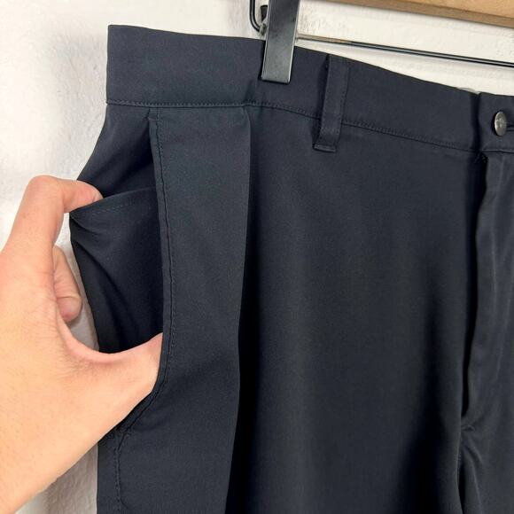 Callaway | Men's Black Hybrid Golf Button Closure Casual Shorts with Pockets - Picture 3 of 7